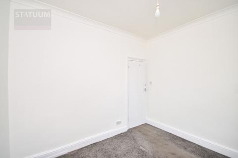 3 bedroom flat to rent, Markhouse Road, Off Lea Bridge Road, Walthamstow, London, E17