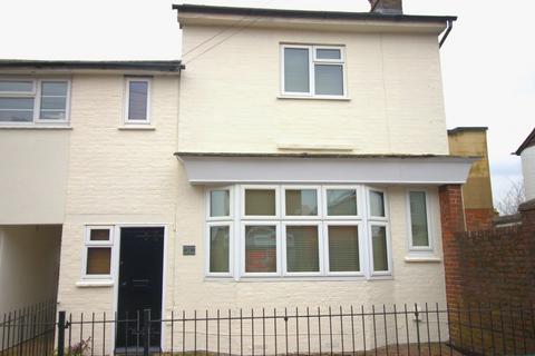 1 bedroom terraced house to rent, 1a Holden Park Road