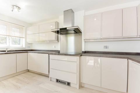 3 bedroom maisonette for sale, Walham Green Court, Fulham Broadway, London, SW6