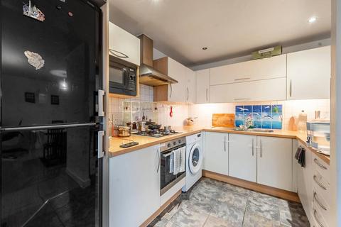 2 bedroom flat to rent, Headstone Road, Harrow, HA1