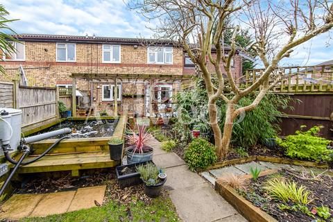 4 bedroom terraced house for sale, Asquith Close, Dagenham, RM8