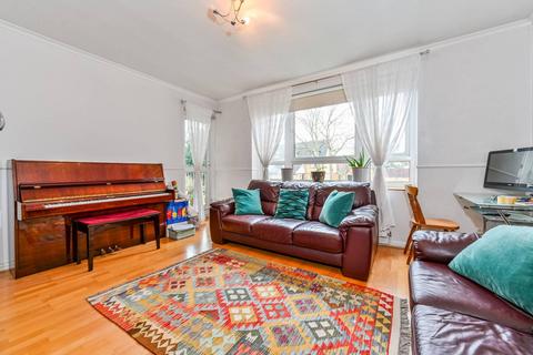 3 bedroom flat to rent, Osbaldeston Road, Clapton, London, N16