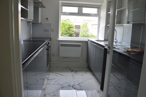 2 bedroom flat to rent, Ellenborough Court, Weston Super Mare BS23