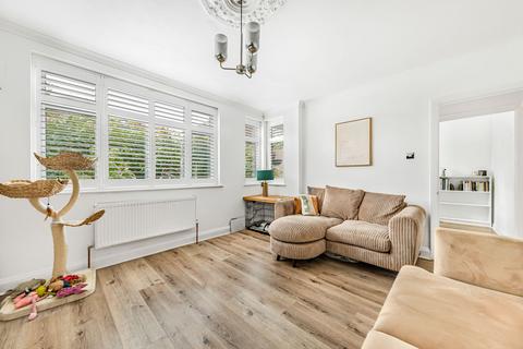 12a Mount Court, West Wickham, BR4 9AH