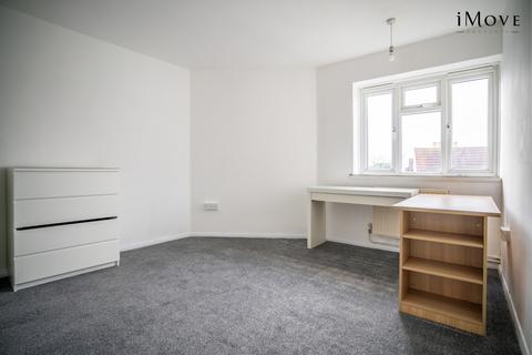 1 bedroom in a flat share to rent, Essex Court, London SE19