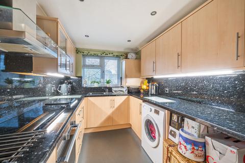 1 bedroom maisonette for sale, Trenchard Close, Hersham, Surrey, KT12