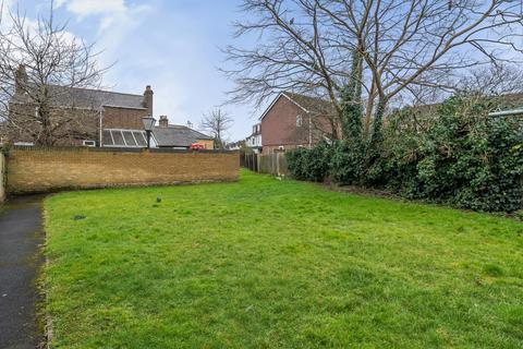 1 bedroom maisonette for sale, Trenchard Close, Hersham, Surrey, KT12