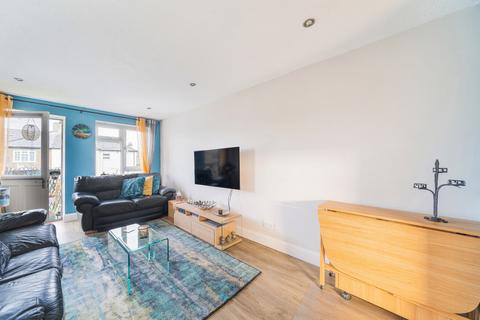 1 bedroom maisonette for sale, Trenchard Close, Hersham, Surrey, KT12