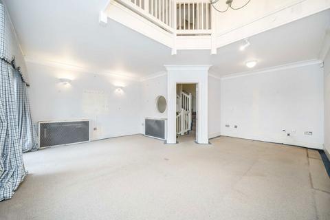 4 bedroom flat to rent, Monkwell Square, London EC2Y