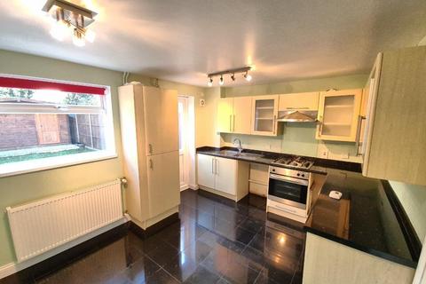 2 bedroom end of terrace house to rent, Halleys Way, Dunstable, LU5