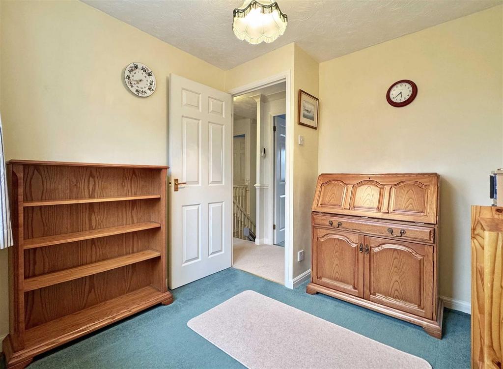 Bedroom 4b.jpg