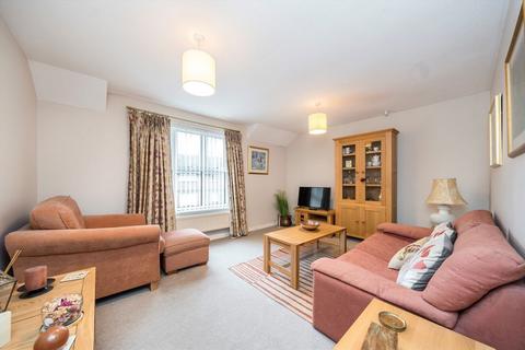 2 bedroom flat for sale, Chichester Close, Hampton TW12