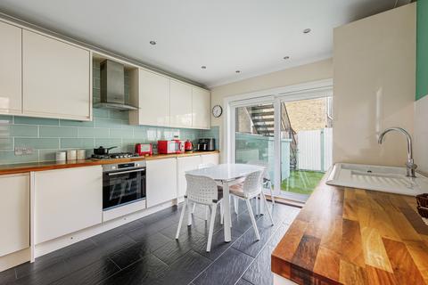 3 bedroom flat for sale, Fauconberg Road, London