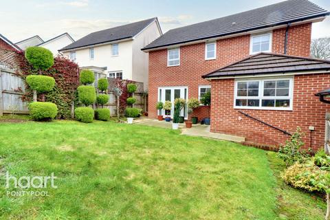 4 bedroom detached house for sale, Clos Harry, Pontypool