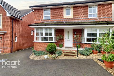 4 bedroom detached house for sale, Clos Harry, Pontypool