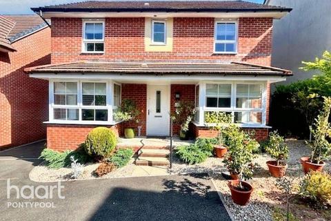 undefined, Clos Harry, Pontypool