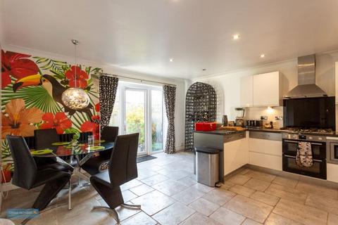 4 bedroom end of terrace house for sale, St. Josephs Field, Taunton