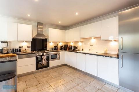 4 bedroom end of terrace house for sale, St. Josephs Field, Taunton