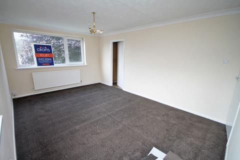 2 bedroom flat to rent, Regent Gardens, Grimsby DN34