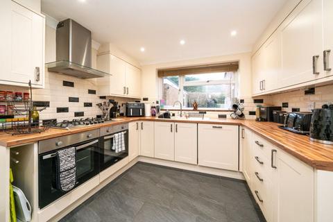 4 bedroom detached house for sale, Maple Way, Kensworth.