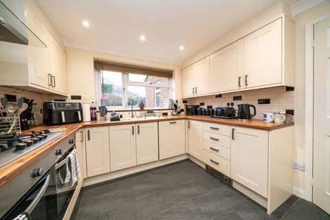 4 bedroom detached house for sale, Maple Way, Kensworth.