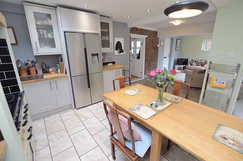 Living / Kitchen...
