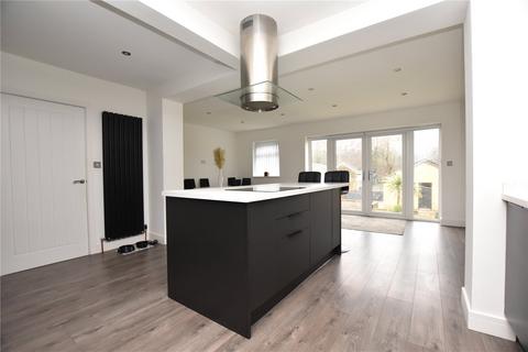 4 bedroom detached house for sale, Dewsbury Road, Gomersal, Cleckheaton, West Yorkshire