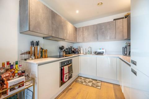 2 bedroom flat for sale, Gateway Apartments, Walthamstow, London, E17