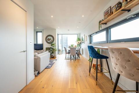 2 bedroom flat for sale, Gateway Apartments, Walthamstow, London, E17