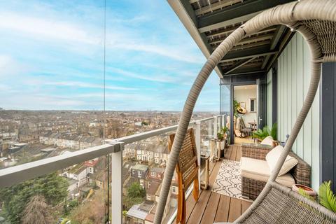 2 bedroom flat for sale, Gateway Apartments, Walthamstow, London, E17