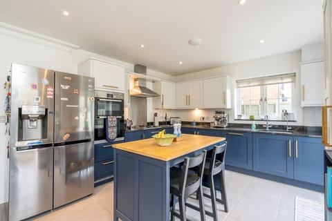 5 bedroom detached house for sale, Lillywhite Road, Chichester