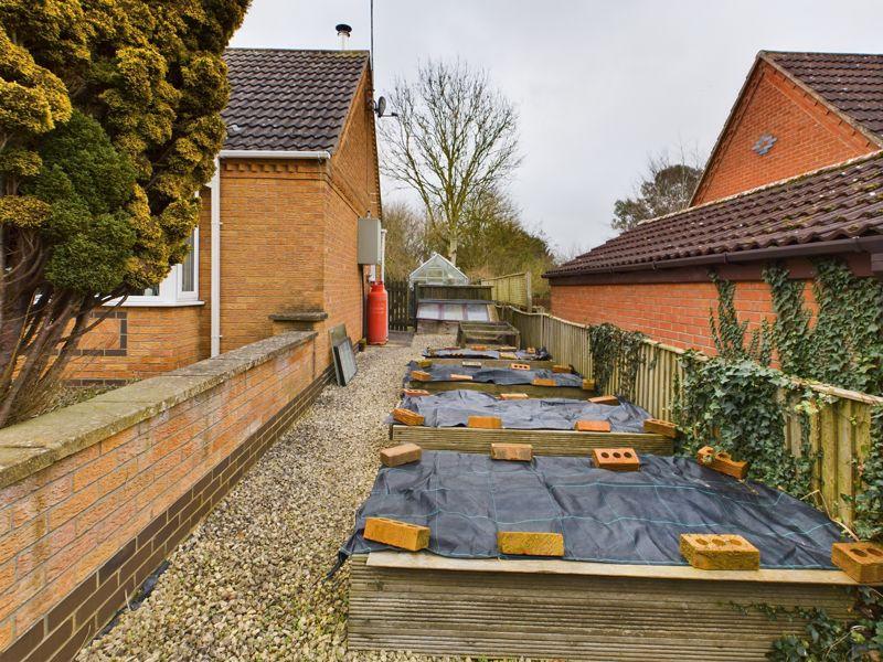 Side Garden (S)