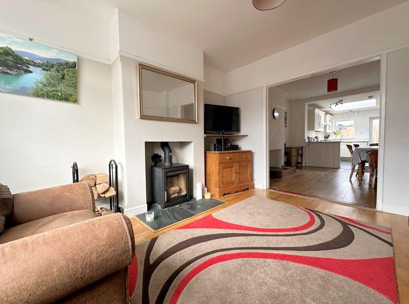 Lounge/Dining Area