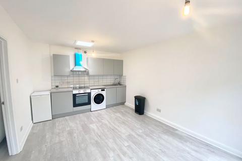 Studio to rent, Bury Street, Edmonton, London N9