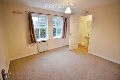 2 bedroom apartment to rent, Hurworth Avenue, Slough