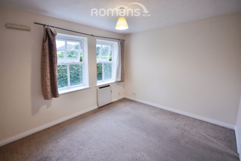 2 bedroom apartment to rent, Hurworth Avenue, Slough