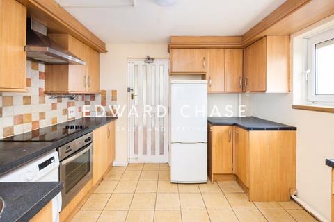 2 bedroom flat to rent, Oaks Lane, Ilford, IG2