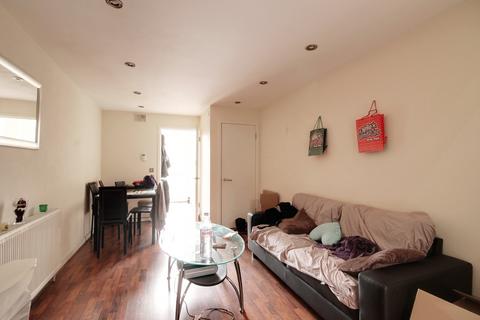 1 bedroom flat to rent, 3B St Frideswides Mew London E14