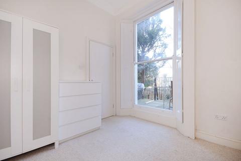 2 bedroom flat to rent, Mount Avenue, W5