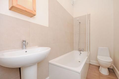 2 bedroom flat to rent, Mount Avenue, W5