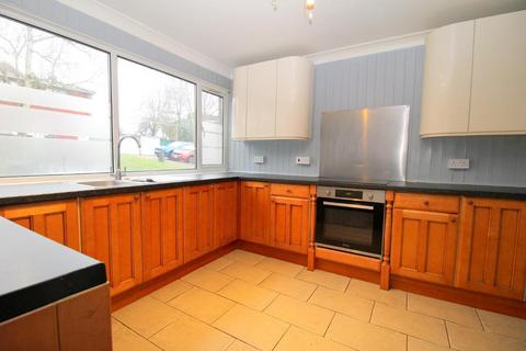 4 bedroom terraced house for sale, Eaton Green Road, Vauxhall Park, Luton, Bedfordshire, LU2 9HE