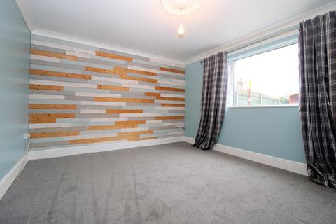 4 bedroom terraced house for sale, Eaton Green Road, Vauxhall Park, Luton, Bedfordshire, LU2 9HE