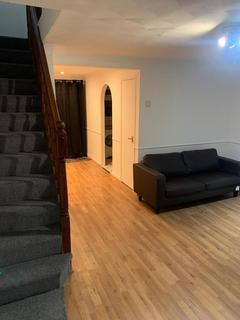 3 bedroom house to rent, Shepherds Close, Romford, RM6 5AD