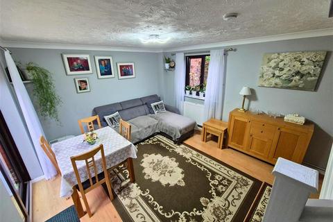 2 bedroom end of terrace house for sale, The Mallards, Leominster, Herefordshire, HR6 8UL