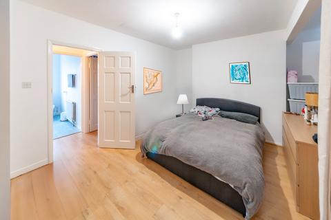 2 bedroom terraced house for sale, White Horse Road, London