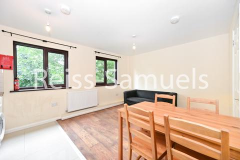 4 bedroom terraced house to rent, Oxley Close, London SE1