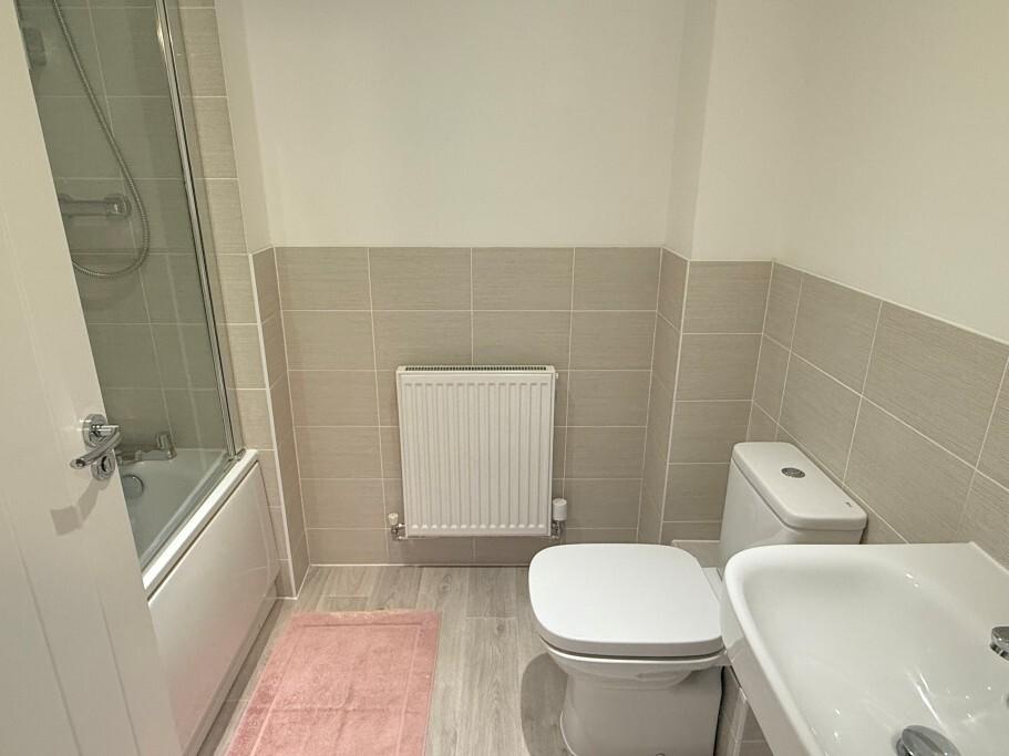 Bathroom F/Floor