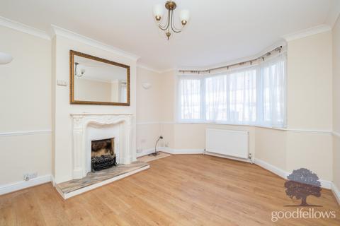 3 bedroom terraced house to rent, Chipstead Valley Road, Coulsdon CR5