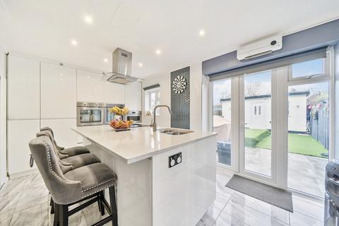 4 bedroom terraced house for sale, Greenwood Road, Mitcham CR4