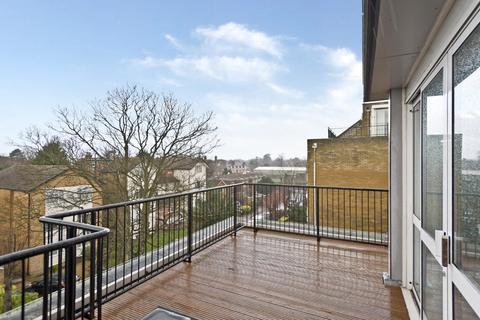 3 bedroom penthouse to rent, Warwick Court, Wimbledon SW20